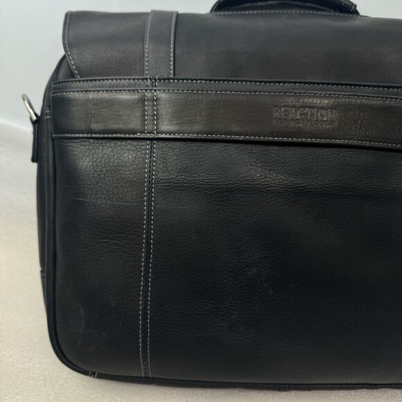 Kenneth Cole REACTION Business 16" Colombian Leather Laptop Messenger Bag - Picture 11 of 16